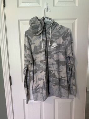 Nike Gray & Light Gray Camo Zip Hoodie Jacket